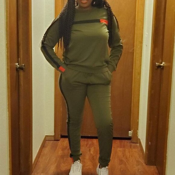 Stylish Women's Stripe Patchwork Sweatsuit Set - Comfort Meets Fashion - Picture 3 of 7